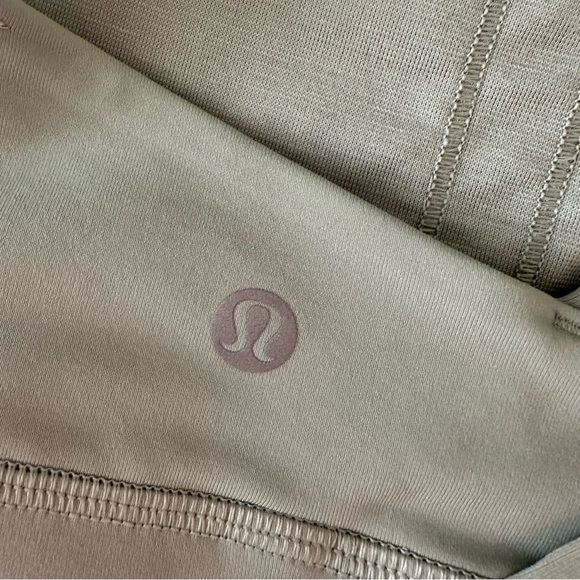 lululemon Energy Bra - Size 10 NWOT - Picture 3 of 6